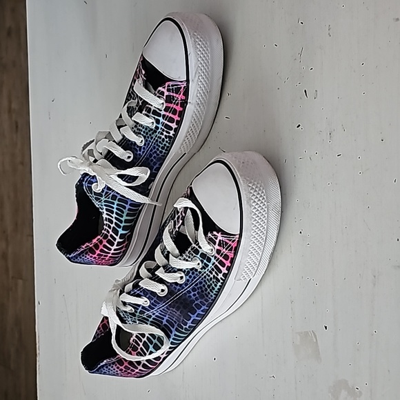 Converse - Picture 2 of 5